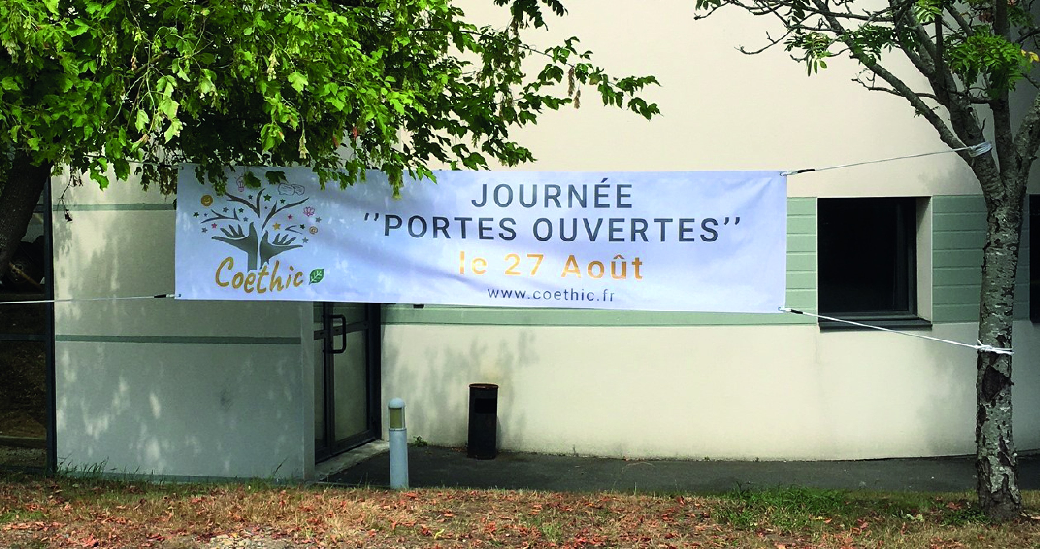 bache avec finition ourlets et oeillets avec sandows graphidec