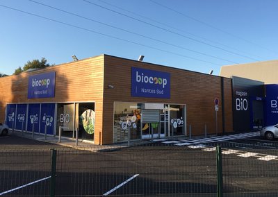 facade dibond et lettres adhesives biocoop graphidec