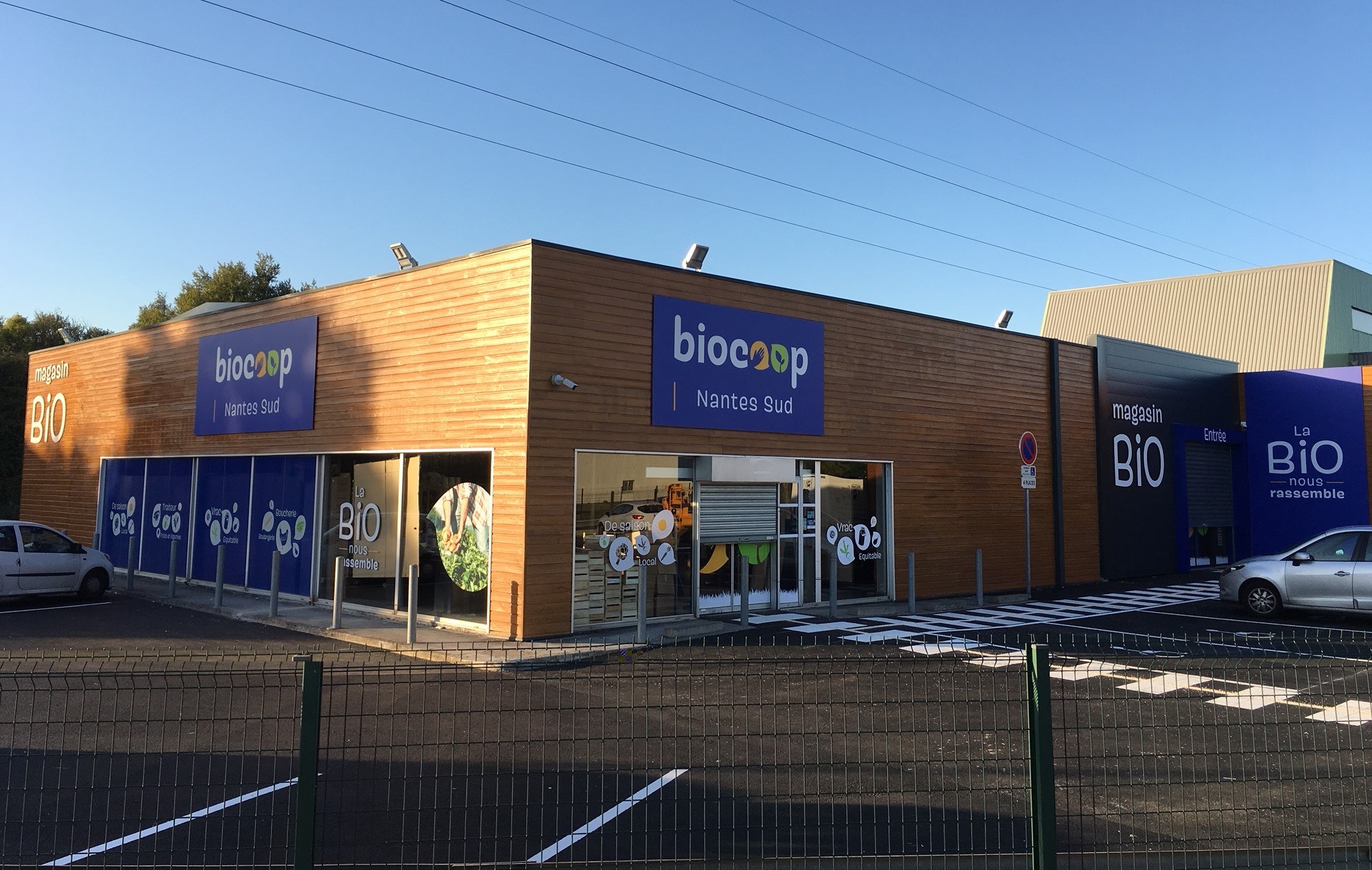 facade dibond et lettres adhesives biocoop graphidec