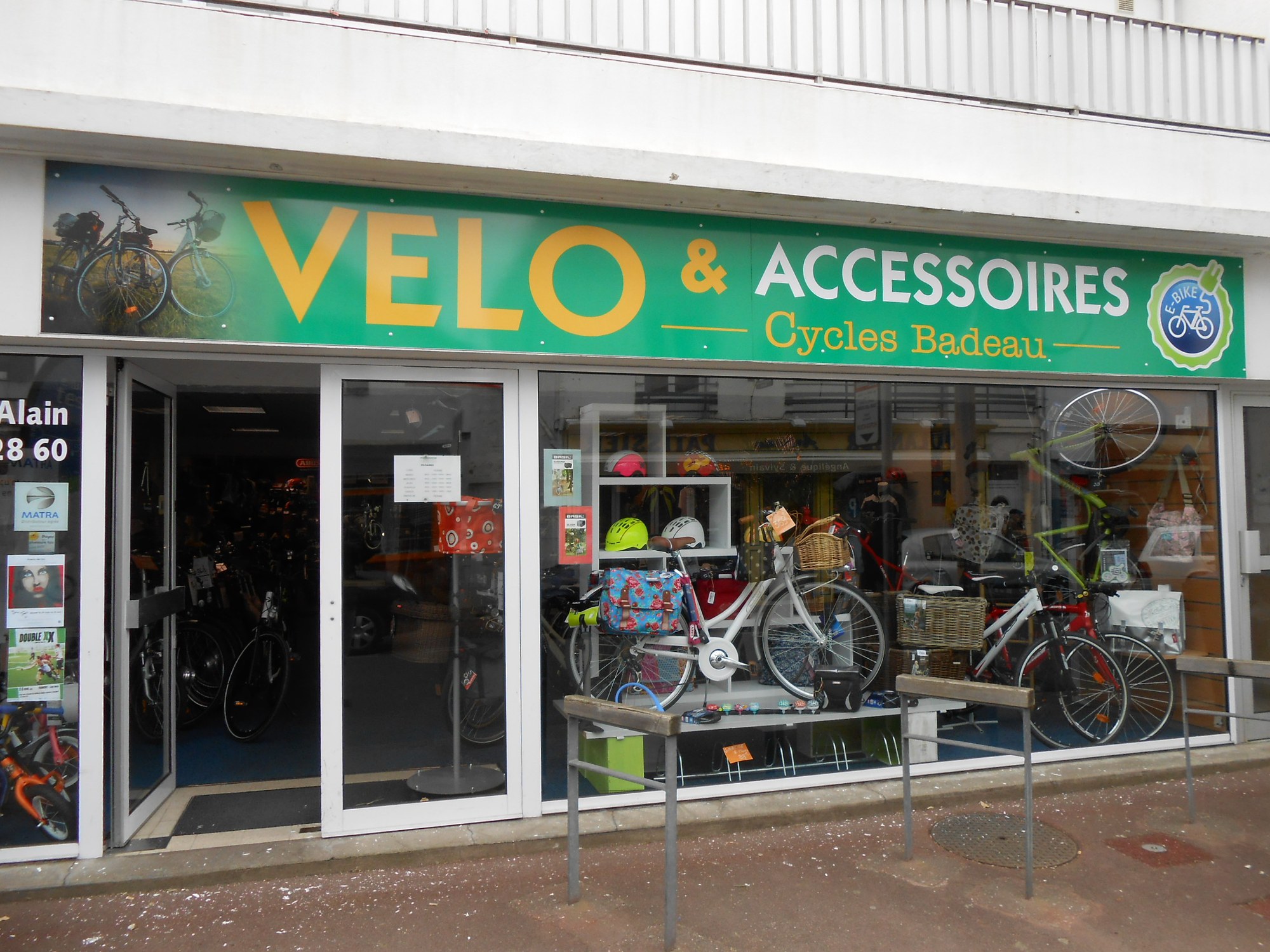 facade dibond lettrage adhesif teinte masse graphidec