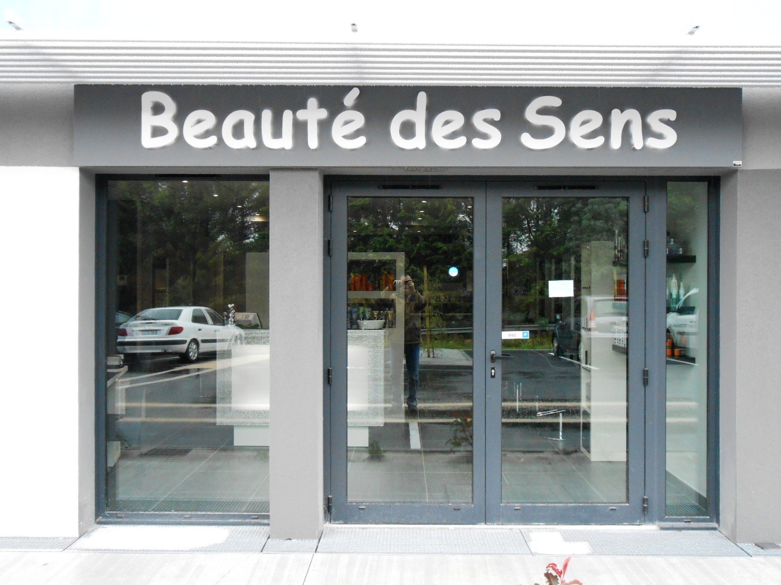 facade lettres decoupees dibond et eclairage graphidec