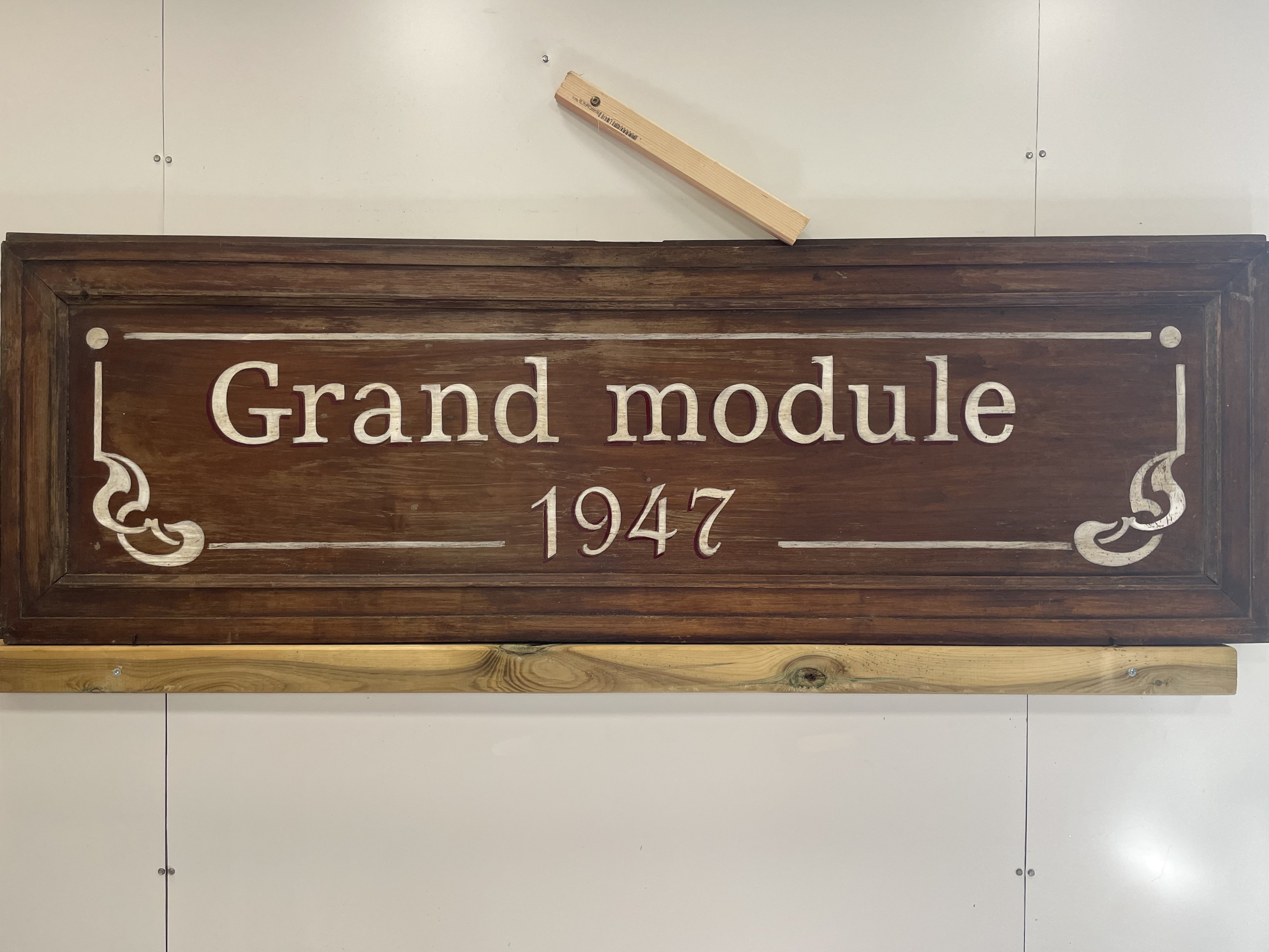 lettres peintes sur support bois ancien graphidec