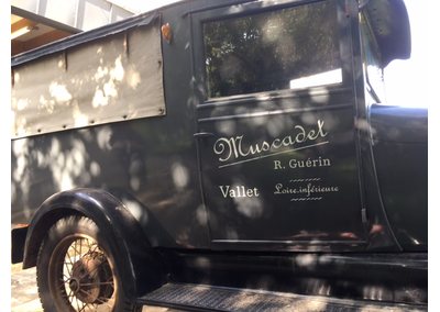 publicite peinte sur vehicule ancien graphidec