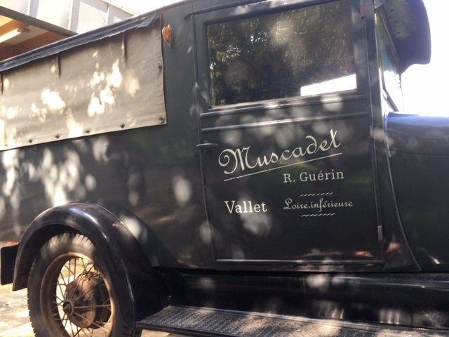 publicite peinte sur vehicule ancien graphidec