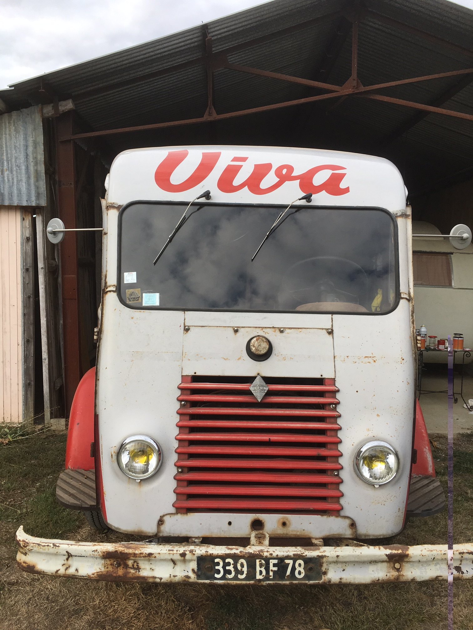 restauration de lettrage sur vehicule ancien graphidec