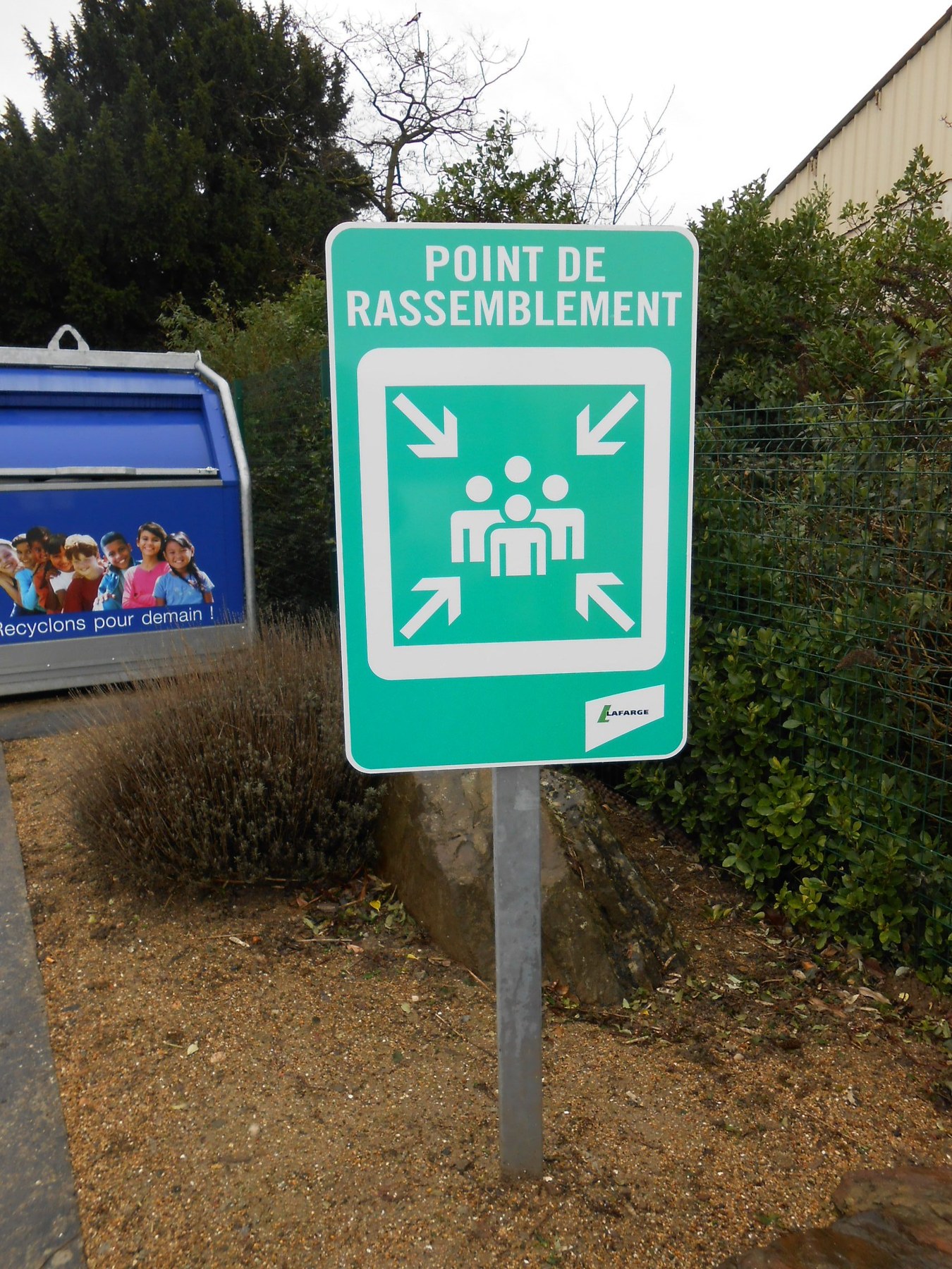 signaletique de securite sur poteau lafarge graphidec