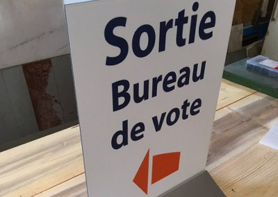 signaletique dibond avec bride de fixation graphidec
