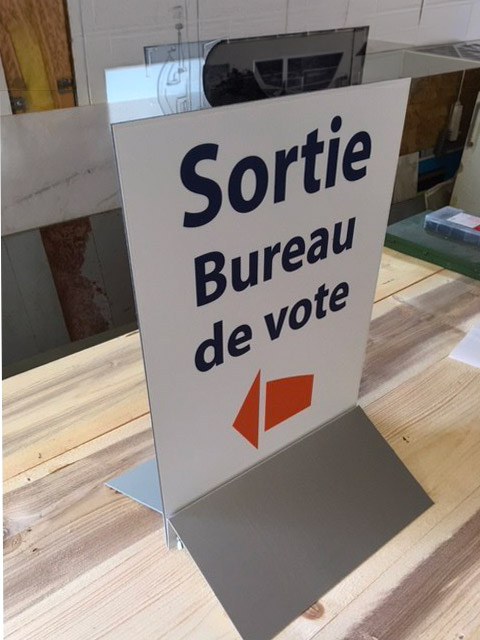 signaletique dibond avec bride de fixation graphidec