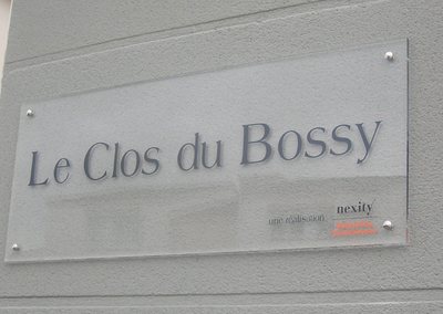 signaletique plaques plexiglas et marquage adhesif graphidec
