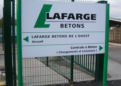 structure signaletique et panneau dibond lafarge graphidec