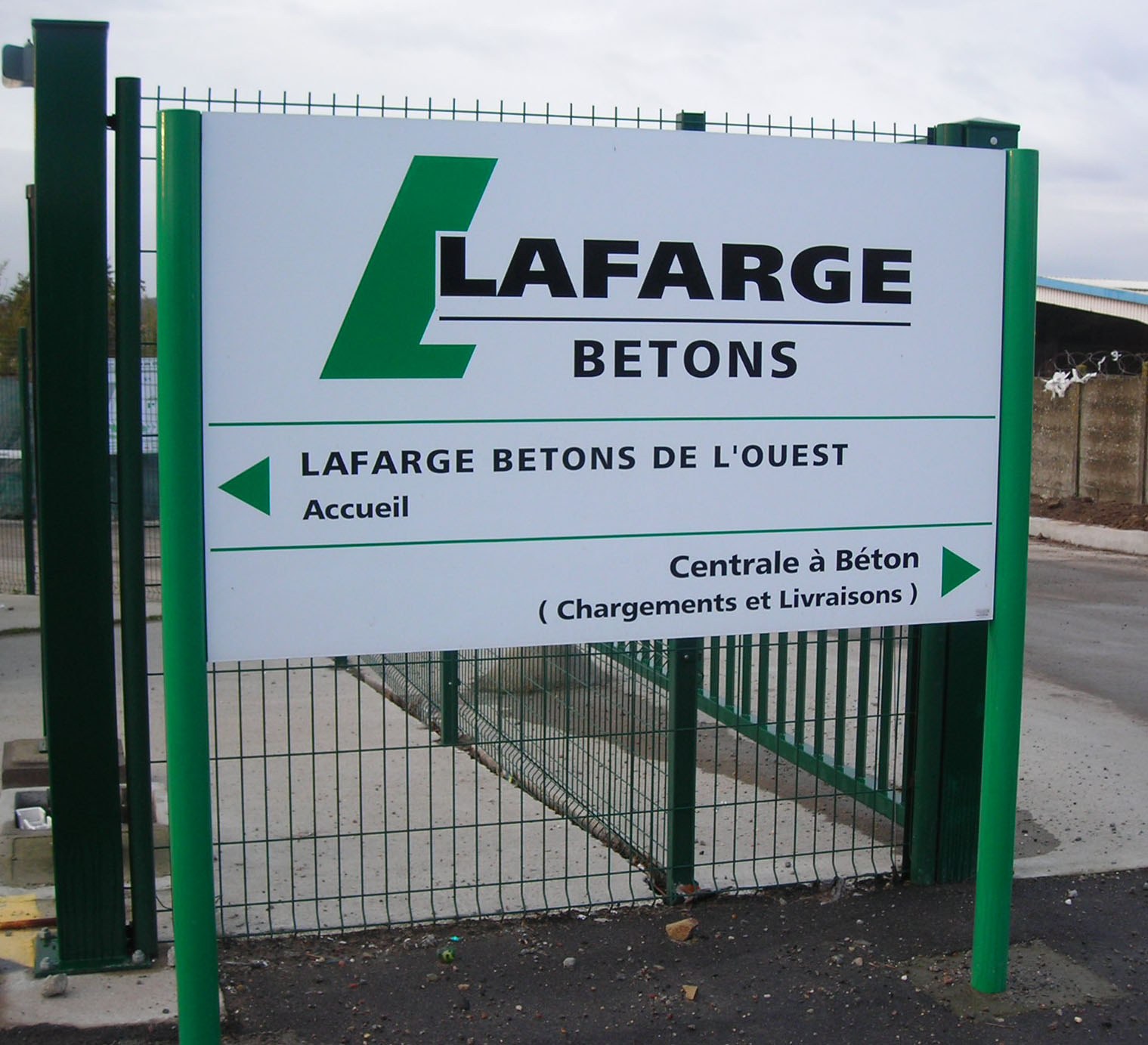 structure signaletique et panneau dibond lafarge graphidec
