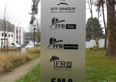 Totem à faces planes pliées Graphidec